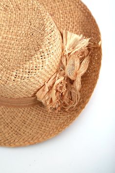 "Vintage 1990s natural straw sun hat with a wide natural woven straw + jute band bow Measures 23\" around inside Brim: 3\" wide 4\" tall Maker: N/A" Handwoven Straw Fedora Panama Hat, Brown Woven Straw Boater Hat, Handwoven Straw Brimmed Fedora, Handwoven Brimmed Straw Fedora, Summer Brown Toquilla Straw Hat, Natural Palm Leaf Straw Hat For Spring, Beige Straw Boater Hat For Picnic, Woven Straw Hat With Curved Brim, Woven Toquilla Straw Hat Bands For Summer