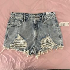 Pacsun High Rise Festival Short Size 27 Brand New With Tags Zipper And Button Both Work Pacsun Mom Jeans, School Field, Rise Festival, Pacsun Shorts, Cute Country Outfits, Mom Denim, High Rise Denim Jeans, Mom Jeans Shorts, Festival Shorts