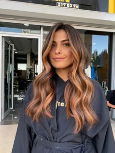 Auburn Balayage Money Piece, Dark Hair With Strawberry Blonde Highlights, Brunette Hair With Copper And Blonde Highlights, Dark Brown Hair With Strawberry Blonde, Auburn Two Tone Hair, Cooper Brunette Hair, Copper With Root Smudge, Cooper Hair Balayage Ombre, Copper Hair Brunette Roots