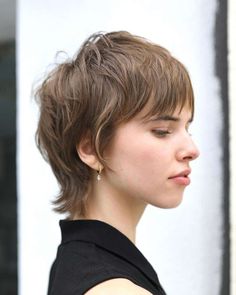 Mullet Haircut Woman, Short Hairstyles Fine, Mullet Haircut, Hair Inspiration Short, Punk Hair, Short Layered Haircuts, Wolf Cut