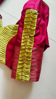 Hands For Blouses, Butta Hands For Blouses, Blouse Hand Design, Model Blouses, Floral Blouse Designs, Aari Blouses