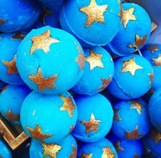 Shoot for the Stars Ѕнєℓℓу Bath Boms, Bath Bomb Ingredients, Shoot For The Stars, Pastel Cupcakes, Diy Hanging Shelves, Homemade Bath, Lush Cosmetics