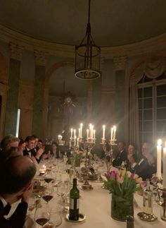 Saltburn Aesthetic Rich Dinner Party Aesthetic, Rich Family Dinner Aesthetic, Old Money Friends Aesthetic, Super Rich Aesthetic, Working Class Aesthetic, Old Money Friends, Classy Party Aesthetic, Old Money Dinner, Old Money Party