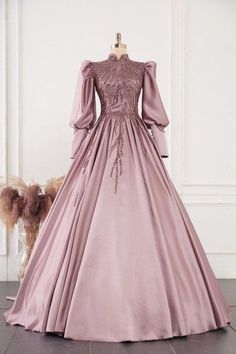 Stunning Dresses Gowns, Muslim Prom Dress, Evening Dress Long, Happy Dresses, Stylish Short Dresses, Fashion Corner, Muslim Hijab, Muslim Dress, Sequence Work