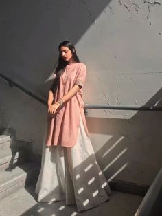 Desi Kurti Designs, Eid Pose Ideas, Eid Inspo Outfits, Eid Fits, Eid Outfits Ideas, Traditional Ira