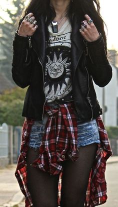 Mode Edgy, Stil Rock, Grunge Style Outfits, Jolyne Cujoh, Goth Stuff, Zara Leather Jacket, Scene Girl, Modern Punk