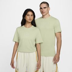 Whether you’re fine-tuning your craft on the court like Sabrina Ionescu or chilling off-court, this versatile, all-gender signature collection is for you. This tee's sweat-wicking technology and breathable fabric allows you to stay dry and comfortable at the peak of your performance or while you’re recovering. If you typically wear men's styles, we recommend ordering your usual size. If you typically wear women's styles, we recommend sizing down. Green Sportswear T-shirt For Summer, Green Nike T-shirt For Streetwear, Nike Green T-shirt For Streetwear, Nike Green Relaxed Fit Top, Green Relaxed Fit Sportswear T-shirt, Green Relaxed Fit Sports Top, Green Sportswear T-shirt For Streetwear, Green Sports Top, Green Moisture-wicking Tops For Streetwear