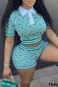 Fisdy - Conjunto de patchwork con estampado ecléctico de calle, cuello vuelto y mangas cortas en verde de estilo casual Boxer Shorts For Women, Y2k Summer Outfits, 2 Piece Short Set, Two Piece Short Set, Green Street, Baby Tees Y2k, High Fashion Outfits, Mini Dresses For Women, Turndown Collar