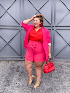 Plus Size Monochromatic Outfits, Looks Com Short, Body Positive Fashion, Monochromatic Fashion, Tropical Fashion, Look Plus Size, Elegante Casual