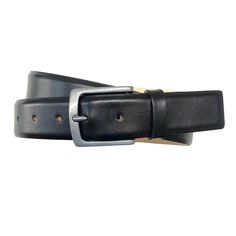 Men's black leather belt. Elegant and high-quality men's belt made from genuine leather. Choose a suitable leather and select your waist size. We will make the belt to measure according to your wishes. Leather option 1 = smooth cowhide (high quality) Our smooth cowhide has an elegant and very fine surface. An ideal basic belt for various occasions. Leather option 2 = soft nappa leather ( premium quality ) Our soft nappa leather has an incredibly beautiful and natural structure and has a particularly beautiful feel. The nappa leather has an authentic leather character and a long durability. Leather option 3 = fine calfskin ( smart luxury ) Our fine calfskin has a pleasant feel and promises high wearing comfort every time. The fine calfskin not only ensures an appealing look, but also high d Belt Leather, Leather Belts Men, Men's Belt, Mens Black Leather, Black Leather Belt, Suspender Belt, Nubuck Leather, Nappa Leather, Belt Size