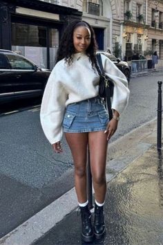 16 Cute and Trendy Ways to Wear a Denim Mini Skirt This Summer Fitted Denim Skirt Outfit, Mini Skirt Ideas Black Women, Casual Miniskirt Outfits, Cute Casual Dinner Outfits Fall, Mini Jean Skirt Outfit Winter, Skirts And Jordans Outfit, Casual Cute Dinner Outfits, Demin Skirt Outfits Girl, Leather Shorts And Fishnet Outfit