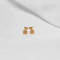 === Dimensions ===Flower diameter: 7mmTiny flower stud earrings will be a great decoration for a bride for a wedding. The cute and stylish earrings look great on the ear. The earrings are made of sterling silver and are plated with multiple layers of gold.===What is Gold Vermeil===Gold Vermeil - is genuine .925 sterling silver that has been expertly plated with a thick layer of 14k-24k gold.Advantages Gold Vermeil:• Base of high-quality sterling silver• A thick gold layer of at least 10k• Most o Classic Cluster Earrings With Flower Shape For Gift, Classic Flower Shaped Bridal Earrings, Classic Flower-shaped Earrings As Gift, Classic Flower Earrings As Gift, Classic White Gold Flower Earrings For Gifts, Minimalist Flower Earrings For Anniversary With Pierced Ears, Delicate Round Flower Earrings For Anniversary, Delicate Pierced Flower Earrings For Anniversary, Delicate Hallmarked Earrings For Anniversary