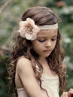 I like how she's wearing the headband wnt totake pic of my roomoo Flower Girl Headbands, Flower Girl Hairstyles, Wedding Flower Girl, Head Piece, Kids Hair, Flower Girls, Girls Headbands, Here Comes The Bride, Event Styling