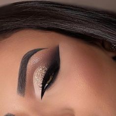 Gold And Black Makeup Looks, Black And Gold Makeup, Fun Makeup Ideas, Inspi Makeup, Teenage Makeup, Special Event Makeup, Cute Eye Makeup, Fun Makeup, Makeup For Black Skin