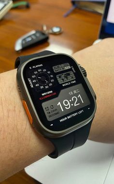 Metallic gray, with black gray dial, and black strap, engineers focus on the combination of software and hardware, better visual effects, Simba GS8 smart watch Smart Watch For Man, Apple Wrist Watch, Apple Watch Men, Digital Watches For Men, Smart Watch Design, Casio Vintage Watch, Apple Watch Design, Smart Watches For Men, Watch Smart