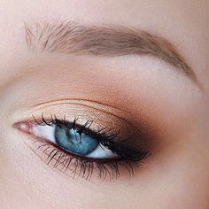 Caramel-kissed lids on the lovely @mrs.herd make a sweet statement. She used these Makeup Geek products: Rapunzel (inner third) Mocha (outer third and lower lash line) Cocoa Bear (outer third and lower lash line) Latte (crease) Beaches and Cream (crease) #makeupgeekcosmetics #teamMUG #makeupgeek #makeup by makeupgeekcosmetics Permanente Make-up, Golden Eyes, Make Up Looks, Luxury Makeup, Makeup Geek, Makeup Goals