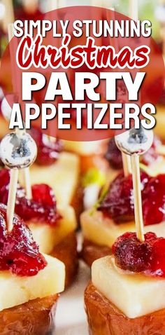 What beautiful and elegant Christmas appetizers! If you need cheap party food to impress a crowd, try these easy appetizer recipes to start your party off on a delicious note! Easy Impressive Party Food, Cheap Appetizers For A Crowd, Appetizers For Holiday Party, Cold Christmas Appetizers, Quick And Easy Appetizers For A Party, Christmas Party Appetizers Finger Foods, Cheap Appetizers For Party, Christmas Cocktail Party Appetizers, Christmas Party Food Appetizers