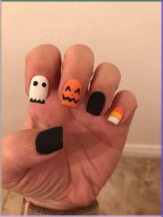 Halloween Easy Nails Short, Nail Inspo Halloween Short, Short Nail Ideas For Halloween, Holloween Nails Acrylic Short Simple, Halloween Nail Designs Kids, Cute Simple Halloween Nails Short, Cute And Simple Halloween Nails, Easy Spooky Nail Art, Halloween Nail Art Easy Simple