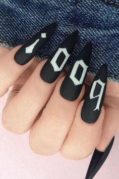 These Black Halloween Nails Are Blowing Up on Pinterest! Make your Holloween Nails unforgettable! Get ready to be inspired by these stunning Black Halloween Nails that are perfect for the spooky season! From Pink Halloween Nails and Purple Halloween Nails to fun Pumpkin Nails, these designs will elevate your nail game. Try out creative Halloween Press On Nails or go for intricate Nail Art Halloween featuring Bat Nails. Whether you’re looking for Cute Halloween Nails or bold Halloween Acrylic ... Halloween Nails Acrylic Coffin, Nails Ideas Halloween, Acrylic Halloween Nails, Nails Acrylic Halloween, Halloween Nails Simple, Simple Halloween Nails, Easy Halloween Nails, Halloween Nails Acrylic, Fun Halloween Nails