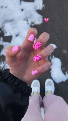 Pink Short Nails Design Ideas, Pretty 2023 Nails, Preppy Nail Inspo Pink, Cute Pink Nails Short With Design, Gel Nails Ideas Short Preppy, Cute Nails Acrylic Pink Girly, Modern Square Nails, Preppy Pink Nails Short, Pink Gel Nails Ideas Short