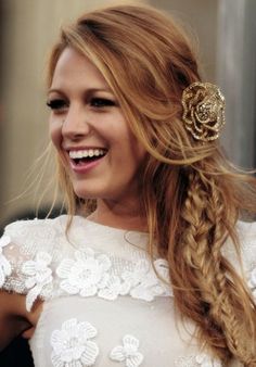 Blake Lively shows us how messy hair can look picture-perfect with a hair accessory to add sparkle. Try a loose braided hairstyle with a floral hair claw for laid back wedding hair.  #QueenMee #hairaccessories #hairbeauty #hairfashion #hairideas #hairinspiration #relaxedhair #Weddinghairstyles #weddinghairstyleideas #weddinghair #weddinghairaccessories #weddingguest #bridesmaidhair #celebrityhair #bohofashion #bohojewelry #longhair #longhairstyles #easyhairstyles #braidedhairstyles Blake Lively Hair, Side Braid Hairstyles, Best Wedding Hairstyles, Bohemian Hairstyles, Hair Makeover, Braided Hairstyles For Wedding, Side Braid, Fish Tail Braid, Blake Lively