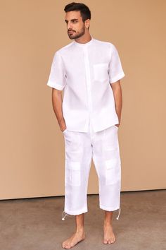 Fácil Blanco | Baky Pants White Linen Suits For Men, Linen Pants Outfit Men, All White Mens Outfit, White Linen Pants Outfit, Linen Suits For Men, White Linen Suit, Summer Linen Pants, Linen Pants Outfit, Black Linen Pants