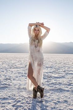 Bohemian Photoshoot, Desert Photoshoot Ideas, Boho Photoshoot, Desert Fashion, Foto Tips, Foto Poses, Foto Art, Shooting Photo