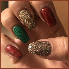 Glitter Nails Red, Christmas Glitter Nails, Red And Gold Nails, Nail Polish Stickers, Christmas Gel Nails, Christmas Glitter, Christmas Nails Acrylic, Shellac Nails, Dipped Nails