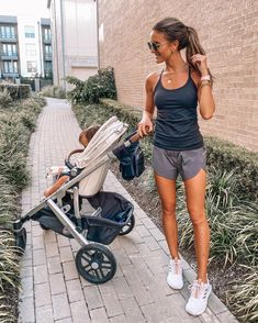 Workout Outfits Shorts, Sporty Mom Outfits, Running Shorts Outfit, Summer Running Outfit, Summer Athletic Outfits, Sports Mom Outfit, Athletic Wear Outfits, Summer Outfits Athletic, Workout Shorts Outfit