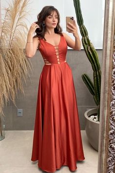 Vestido longo terracota: 100 modelos para madrinhas de casamento! - Madrinhas de Casamento Business Outfits Women, York Dress, Business Outfits, Evening Wear, Red Formal Dress, I Dress, Elegant Dresses, Gowns Dresses