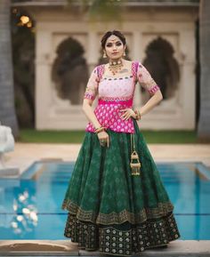 Chaniya Choli Designs Weddings, Lengha Blouse Designs, Choli Blouse Design, Long Blouse Designs, Designer Bridal Lehenga Choli, Choli Dress, Indian Bride Outfits, Lehnga Dress, Lehenga Blouse Designs