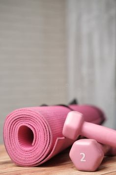 pink color dumbbell, exercise mat and water bottle on white background stock photo Sports Wallpaper Aesthetic, Pink Weights Aesthetic, Pink Dumbbells, Pink Exercise, Dumbbell Exercise, Fitness Backgrounds, Fitness Wallpaper, Pink Gym, Pink Workout