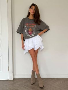 Casual Races Outfit Woman, Festival Outfit Ideas 2024, Untold Festival Outfit, Festival Style 2024, Festival Outfit 2024, Rodeo Outfits For Women, Baddie Outfit Ideas, Outfit Ideas Jeans, Casual Dinner Outfits