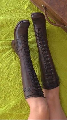 How To Style Boots, Vintage Lace Up Boots, Lace Up Boot Outfit, Vestiti In Jeans, Laced Up Boots, Boots Aesthetic, Campus Boots, Dr Shoes, Funky Shoes