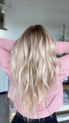 Blonde Hair With Brown Root Smudge, Dark Root Blond, Root Blend Blonde Balayage, Root Drag Blondes, Root Smudge Blonde, Root Drag