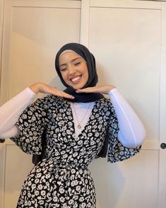 Hijabi Dp, Hijab Fashion Summer, Hijabi Fits, Modest Dresses Fashion, Simple Style Outfits, Modesty Outfits, Girl Fashion Style