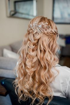 10 Chic Ways to Wear Your Hair Down on Your Wedding Day Hair Down Wedding, John Myers, Bridal Hair Half Up, Bridemaids Hairstyles, Half Up Wedding Hair, Wedding Hair Half, Bridal Braids, Wedding Braids, Bridal Hair Inspiration