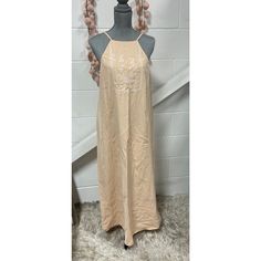 Zara Linen Blend Long Dress Tie Back Embroidered Front 73% Cotton 27% Linen Dresses - Alpha Sizes Size Bust Waist Hips Xxs 31½ 22¾ 33¾ Xs 32¼ 24½ 35½ S 34 26 37 M 35½ 27½ 38½ L 37¾ 30 41 Xl 40¼ 32¼ 43¼ Size Xl Nwt M36 Please See All Pictures, They Serve As Part Of My Description Always Same/Next Day Shipping Spring Beige Embroidered Maxi Dress, Beige Embroidered Maxi Dress For Spring, Sleeveless Embroidered Midi Dress For Brunch, Sleeveless Floral Embroidery Maxi Dress For Brunch, Embroidered Maxi Dress For Brunch, Long Embroidered Beach Dress For Spring, Summer Beige Embroidered Maxi Dress, Beige Floral Embroidery Maxi Dress, Spring Beach Long Embroidered Dress