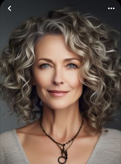 Pelo Bob Ondulado, Curly Hair Trends, Natural Curly Hair Cuts, Grey Curly Hair, Medium Length Curly Hair, Hairstyles For Women Over 60, Curly Hair Photos, Medium Curly, Medium Curly Hair Styles