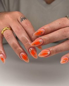 Aura Glazed Nails, Blue And Orange Aura Nails, Orange Festival Nails, Nails For Festival, Almond Nails Designs Colorful, Ora Nails Ideas, Neon Aura Nails, Nail Inspo Trendy 2024, Gel X Nail Designs Summer