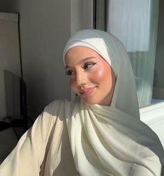 Poc Women, Hijab Ideas, Hijab Beauty, Muslim Outfits Casual, Muslim Women Fashion, Hijab Styles, Muslimah Aesthetic, Muslim Outfits