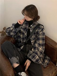 Oversized Long Sleeve Polo Outfit Women, Long Sleeve Polo Outfit Women, Trendy Back To School Outfits, Long Sleeve Polo Outfit, Plaid Shirt Outfits, Oversized Plaid Shirts, Polo Shirt Outfits, Polo Outfit, Plaid Outfits