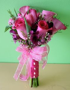 a bouquet of pink flowers on a table