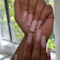 Basic One Color Acrylic Nails, Solid Color Acrylic Nails With Design, Acrylic Nails Almond Shape, Kylie Nails, White Acrylic Nails, Classy Acrylic Nails