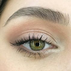 Natural Makeup For Fair Skin Green Eyes, Subtle Eye Makeup For Green Eyes, Light Grey Makeup Looks, Light Eyeshadow Looks For Blue Eyes, Hoco Makeup Ideas For Green Eyes, Natural Eye Makeup For Green Eyes, Party Natural Makeup, Eyemakeup Green Eyes, Basic Eye Makeup