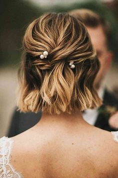 Neck-Length Half Up Bob for Weddings Cute Wedding Hairstyles, Short Bridal Hair, Pearl Bridal Hair, Brides Hair, Bridal Hair Pins Pearl, Hair Accessories Pearl, Wedding Hairstyles Half Up Half Down, Bridesmaid Hair Short