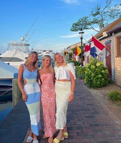 Summer In The Hamptons Dress, Hamptons Clothes, Charleston Instagram Pictures, Hamptons Outfit Summer, Hamptons Outfit, Beach Week, Hamptons Summer, Fancy Fits, Spring Inspo