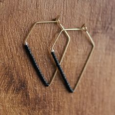 Gem city - jet black – Wild Roots Creative Shop Diy Jewelry Earrings, Diy Jewlery, Earrings Inspiration, Handmade Wire Jewelry, Black Earrings, Wire Earrings, Bijoux Diy, Beaded Jewelry Diy, Jewelry Projects