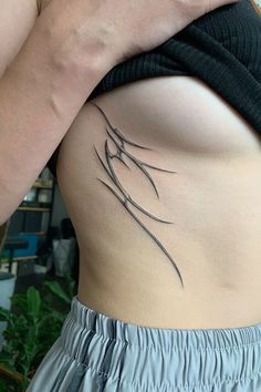 Large Chest Tattoo, Tattoo Women Hand, Tattoo For Women Spine, Women Spine Tattoo, Finger Tattoo Couple, Tattoo Ideas Thigh, Tattoo Lower Back, Tattoo Leggings, Spine Tattoos For Women