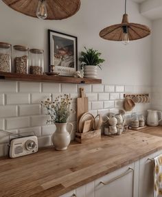 the kitchen counter is clean and ready for us to use in the day or night